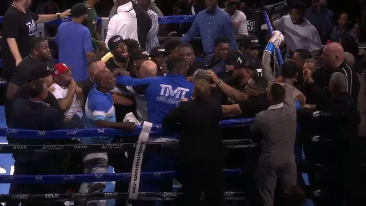 Bagarre générale lors du combat entre Mayweather et Gotti. 