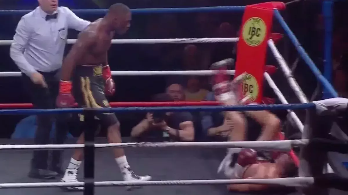 Bakary Samake a envoyé Alamos au tapis dans les ultimes secondes du 10e round. 