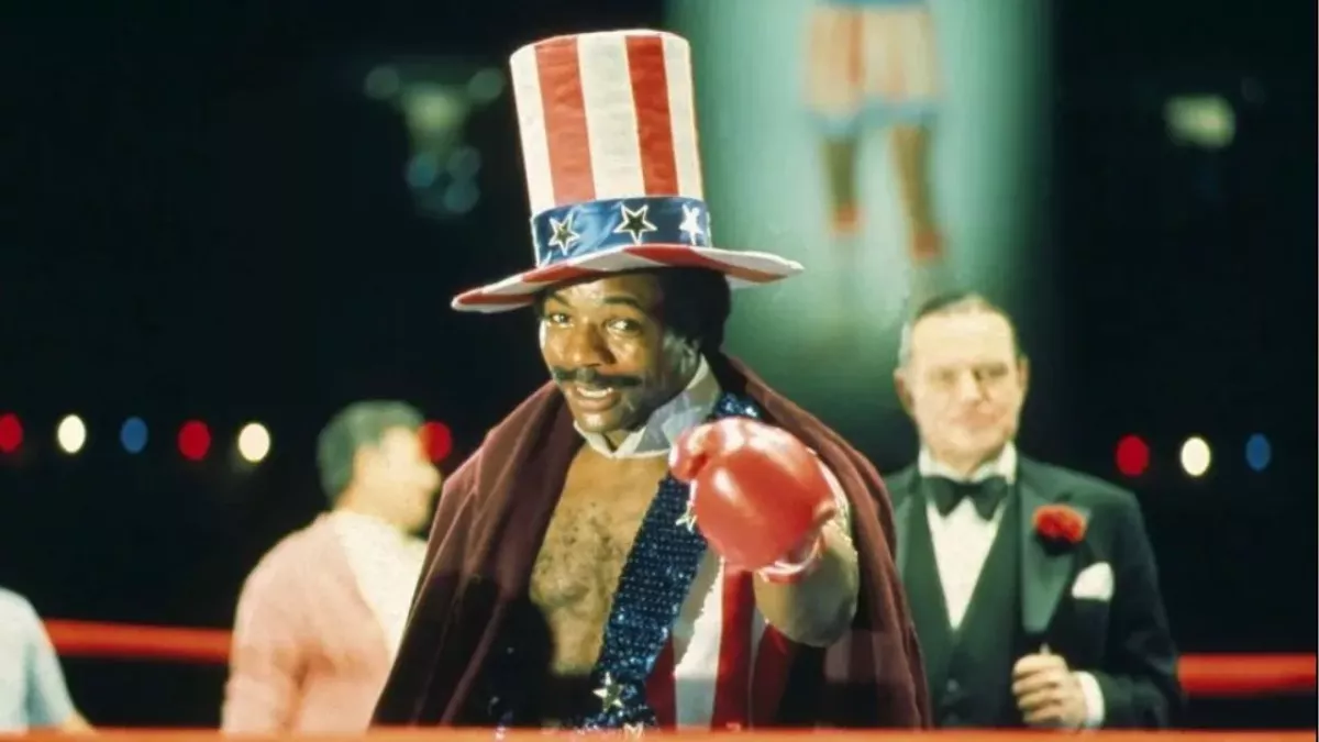Carl Weathers a incarné Appolo Creed dans les quatre premiers volets de la saga Rocky. 