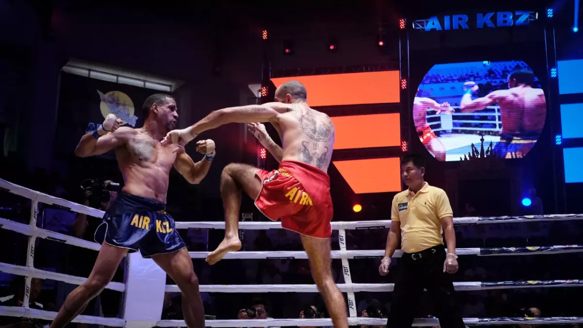 Deux combattants de Lethwei