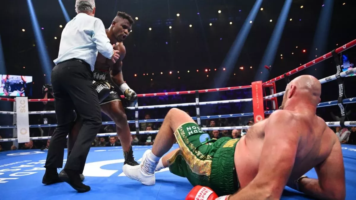 Francis Ngannou a envoyé au tapis Tyson Fury dans le 3e round. 