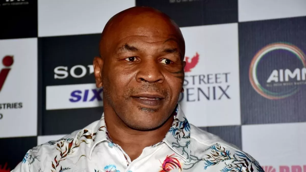 Mike Tyson s'en est pris à un fan lors d'un vol, selon TMZ. 