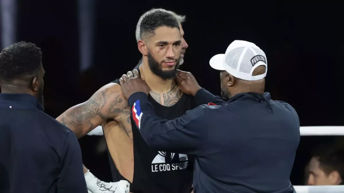Tony Yoka désemparé après sa défaite face à Ryad Merhy.  