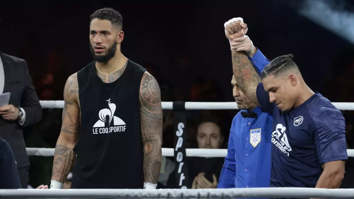 Tony Yoka groggy après l'annonce de sa défaite contre Ryad Merhy. 