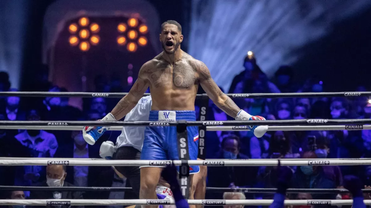 Tony Yoka prend une gifle lors de la pesée et s'emporte