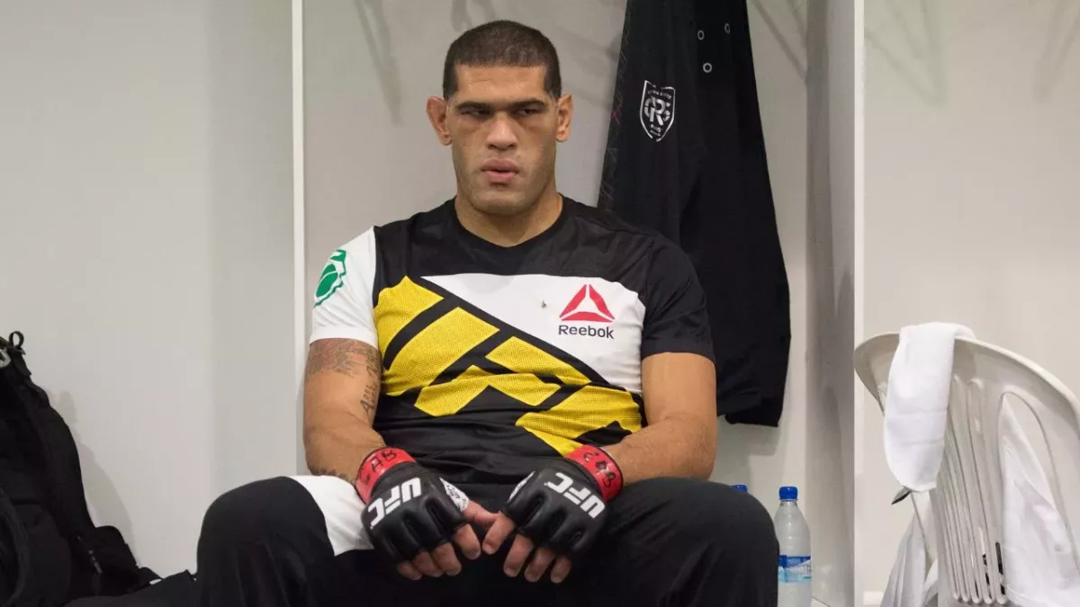 Antonio "Big Foot" Silva dans les vestiaires de l'UFC. 