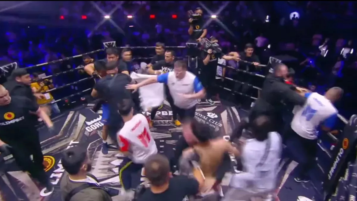 Bagarre générale en plein ring