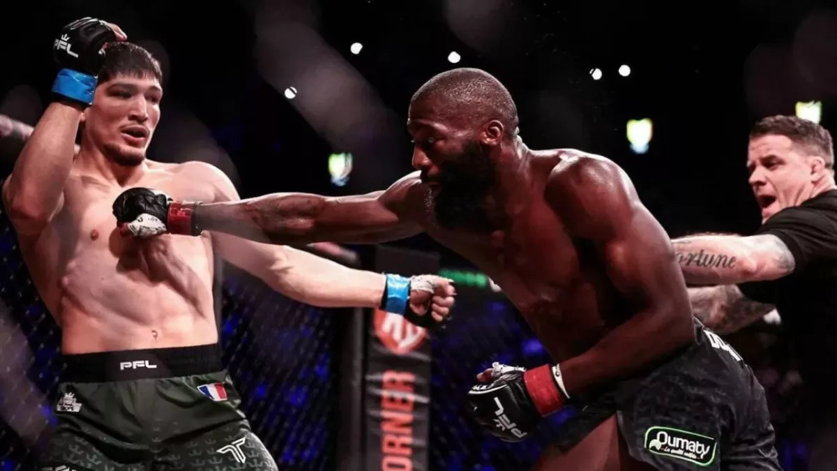  Cédric Doumbé dans la cage du PFL Paris 2