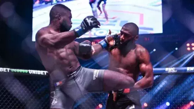 Cédric Doumbé inflige un KO en neuf secondes à Jordan Zebo le 30 septembre 2023.