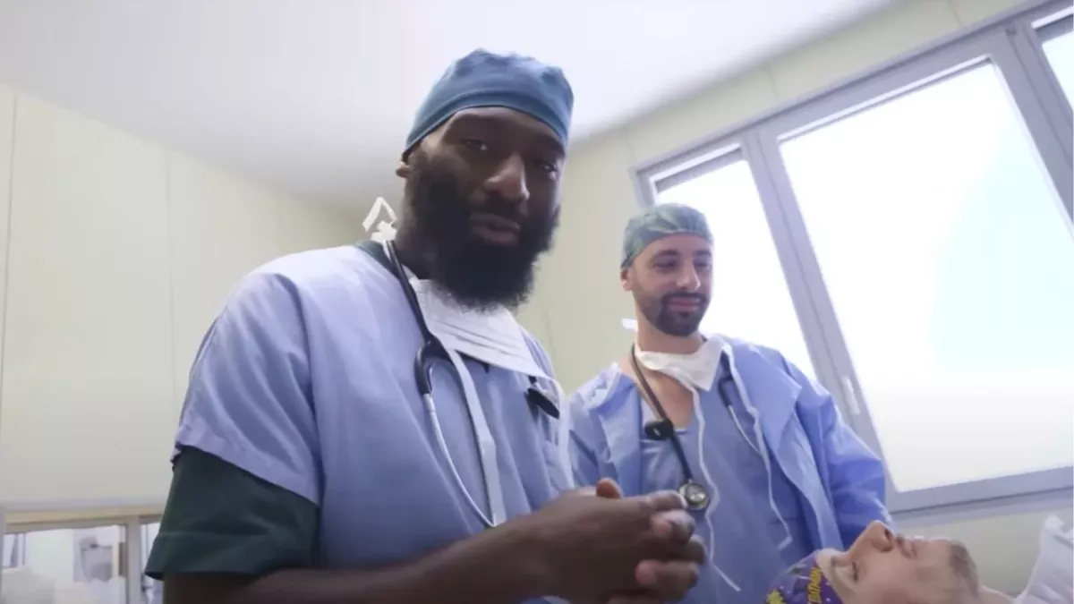 Cédric Doumbé s'est rendu à l'hôpital de la Pitié Salpêtrière pour trashtalker Baki avant le combat au PFL Paris 2. 
