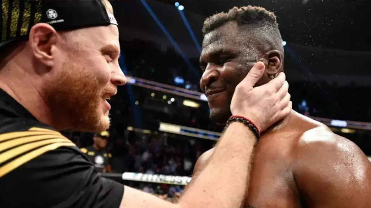 Eric Nicksick et Francis Ngannou dans la cage de l'UFC