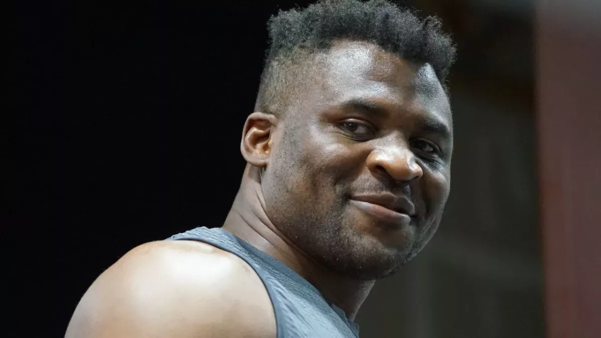 Francis Ngannou est désormais un combattant établi à la fois en MMA et en boxe anglaise. 