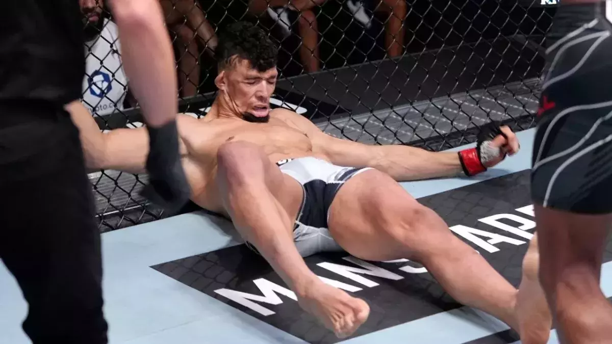 Johnny Walker a été mis KO par Jamahal Hill lors de l'UFC Vegas 48. 