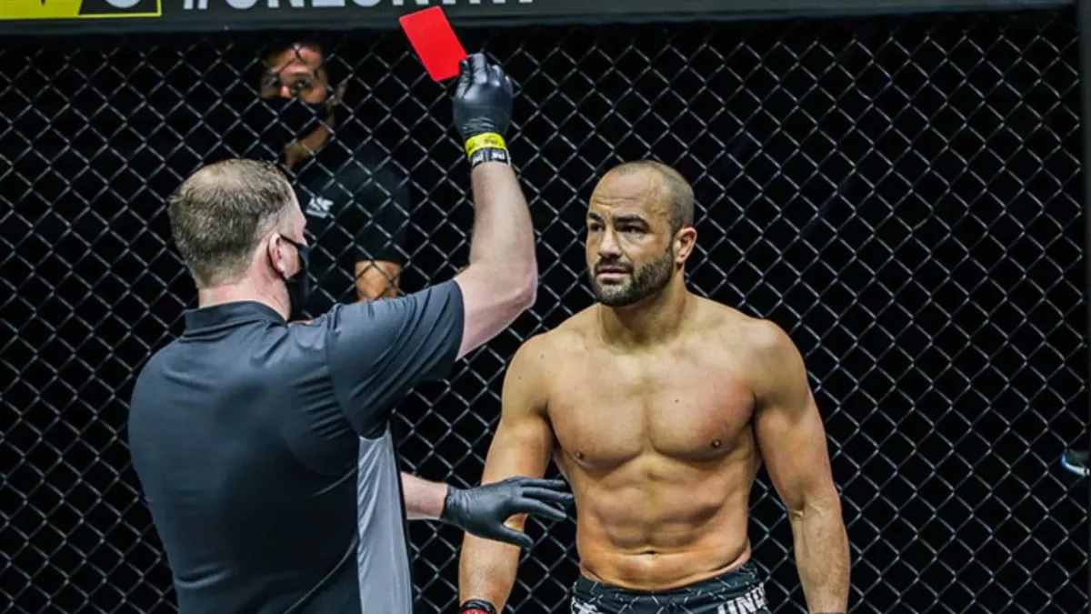 Eddie Alvarez sanctionné par un carton rouge au ONE FC