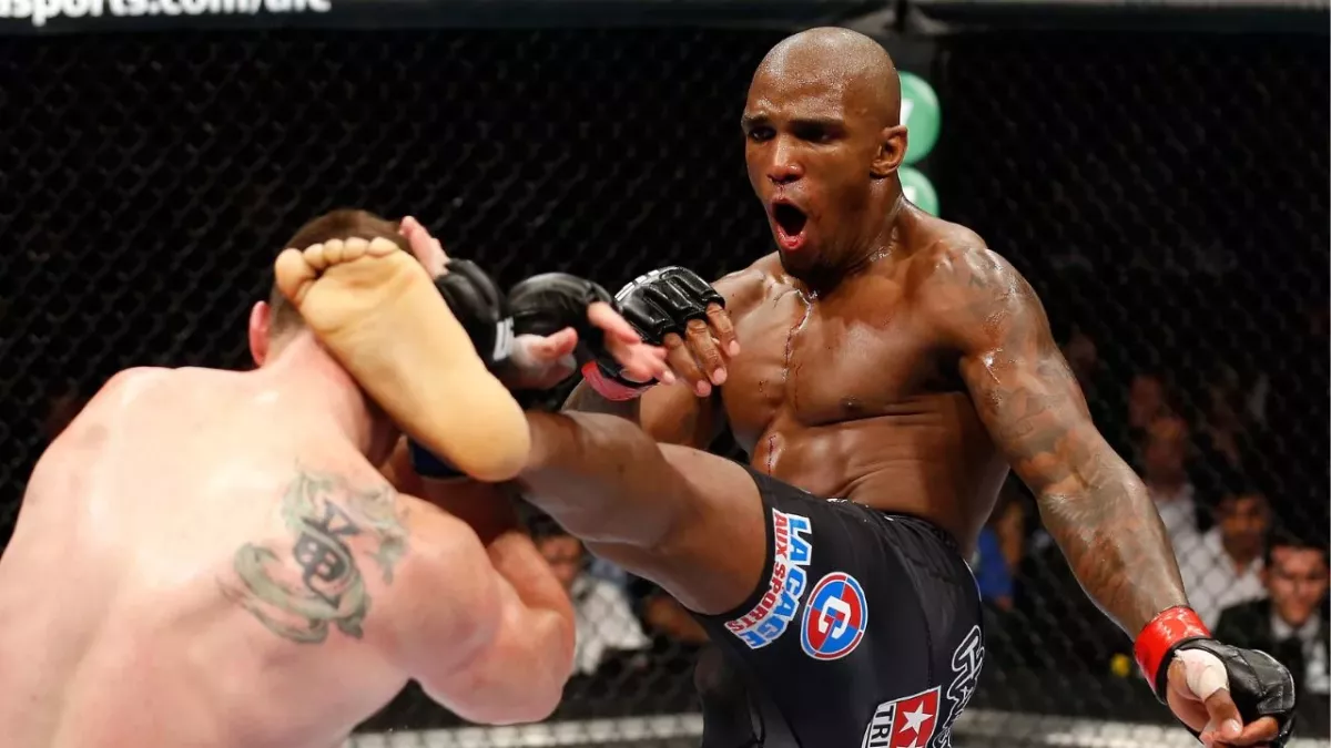 Francis Carmont compte 6 victoires et 3 défaites à l'UFC.