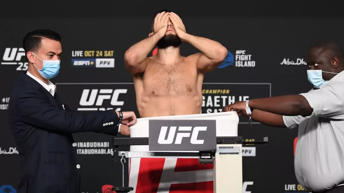 Khabib Nurmagomedov à très peu de rater sa pesée lors de l'UFC 254