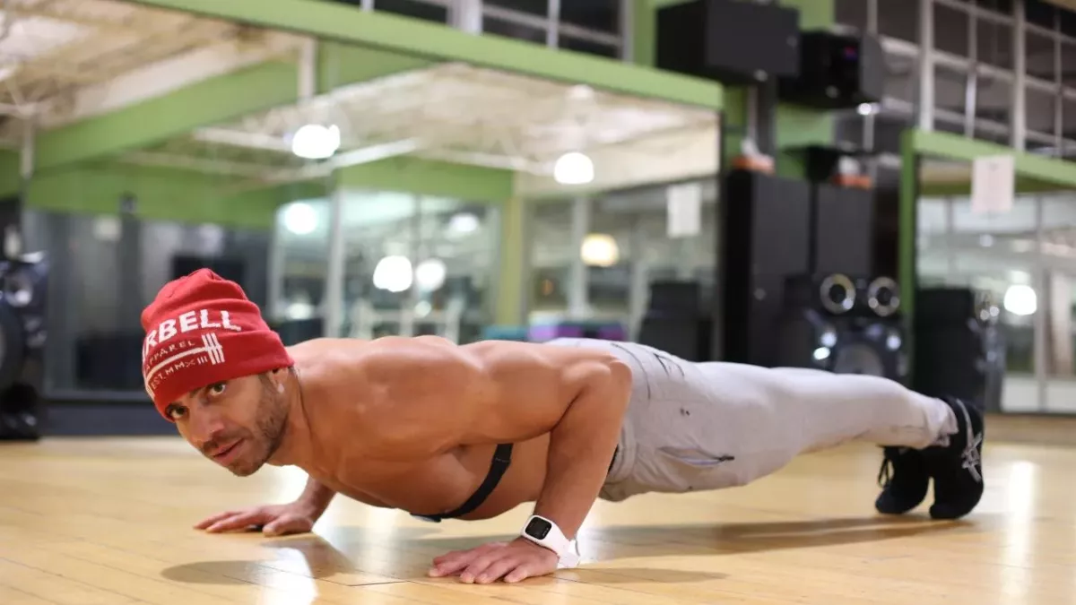 Un Youtubeur arrête de manger pendant 15 jours et montre sa transformation physique