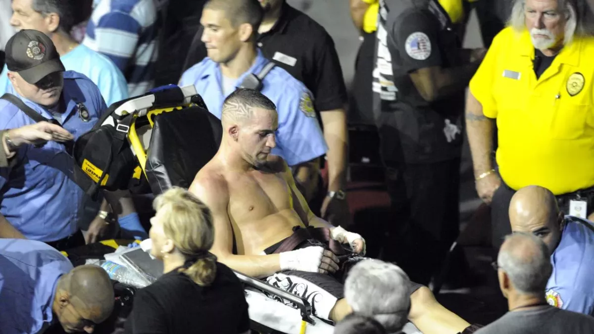 Un combattant de MMA se brise la jambe en contrant un coup de pied de son adversaire