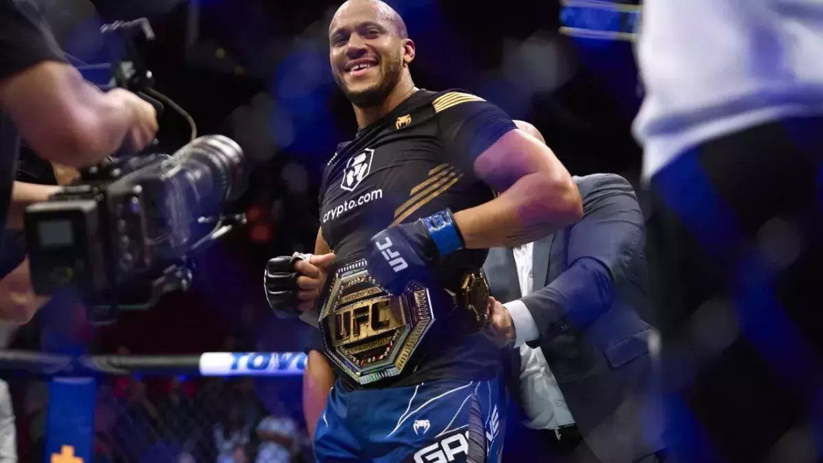 Ciryl Gane est champion intérimaire des poids lourds de l'UFC 