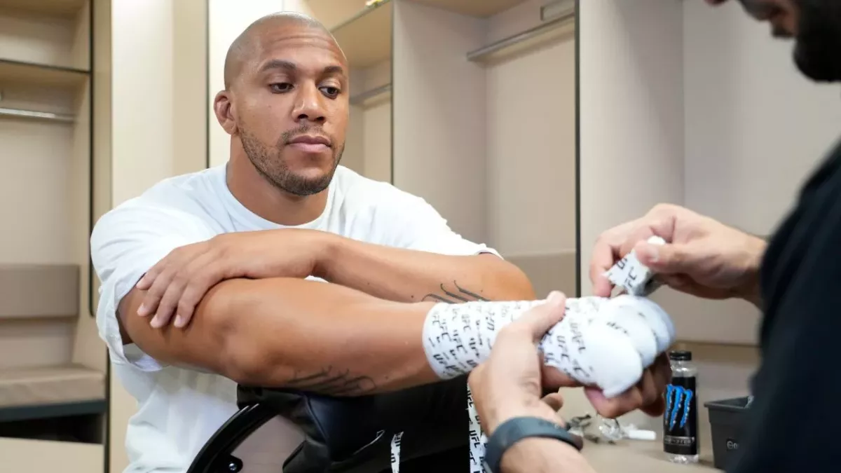 Ciryl Gane s'apprête à relever le plus grand défi de sa carrière face à Jon Jones. 