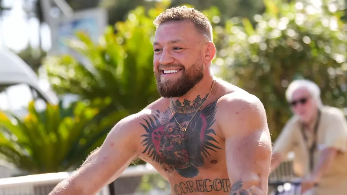 Conor McGregor est actuellement en vacances à Cannes. 