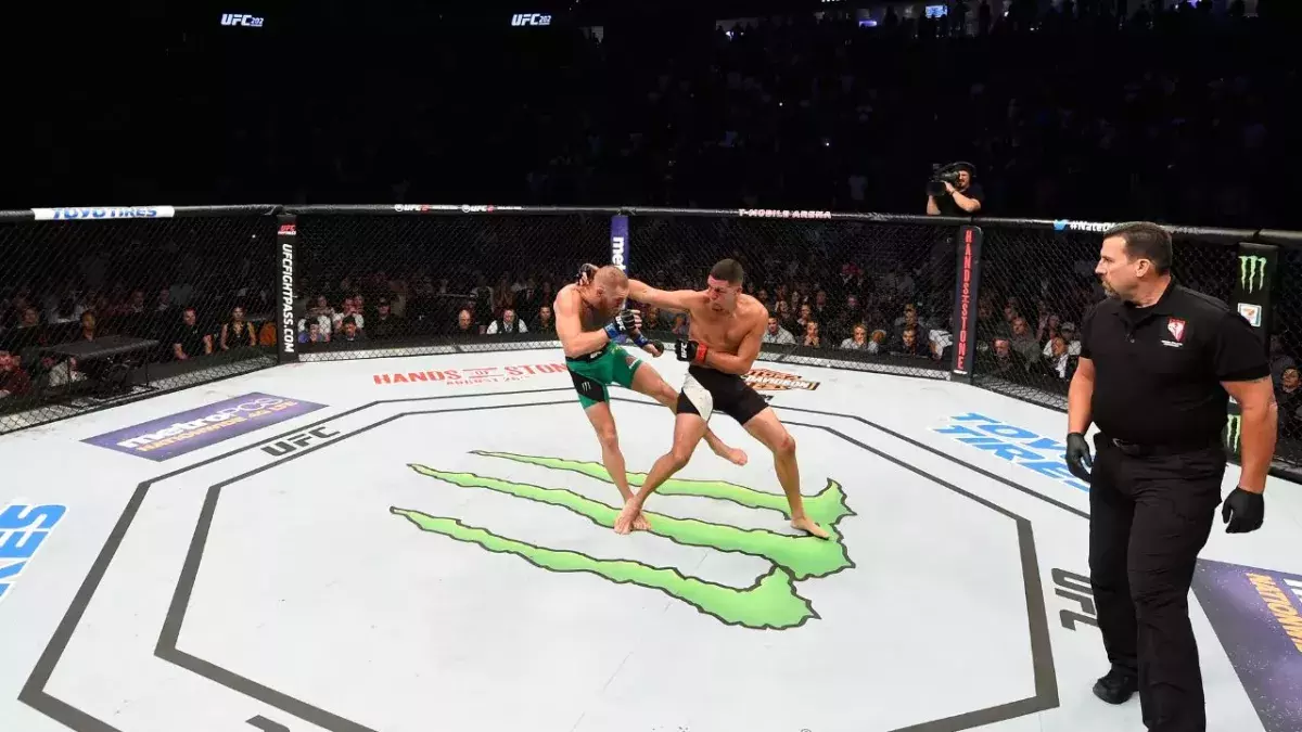 Conor McGregor, ici face à Nate Diaz, est le combattant de MMA le mieux rémunéré. 