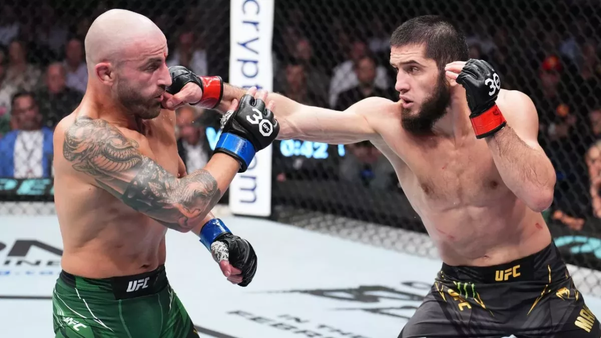 Islam Makhachev a utilisé son striking pour vaincre Alexander Volkanovski à l'UFC 284. 