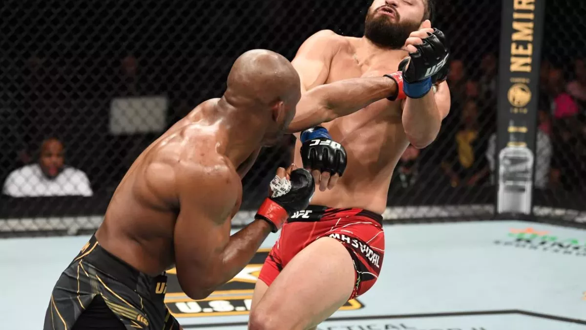 Kamaru Usman et Jorge Masvidal lors de l'UFC 261