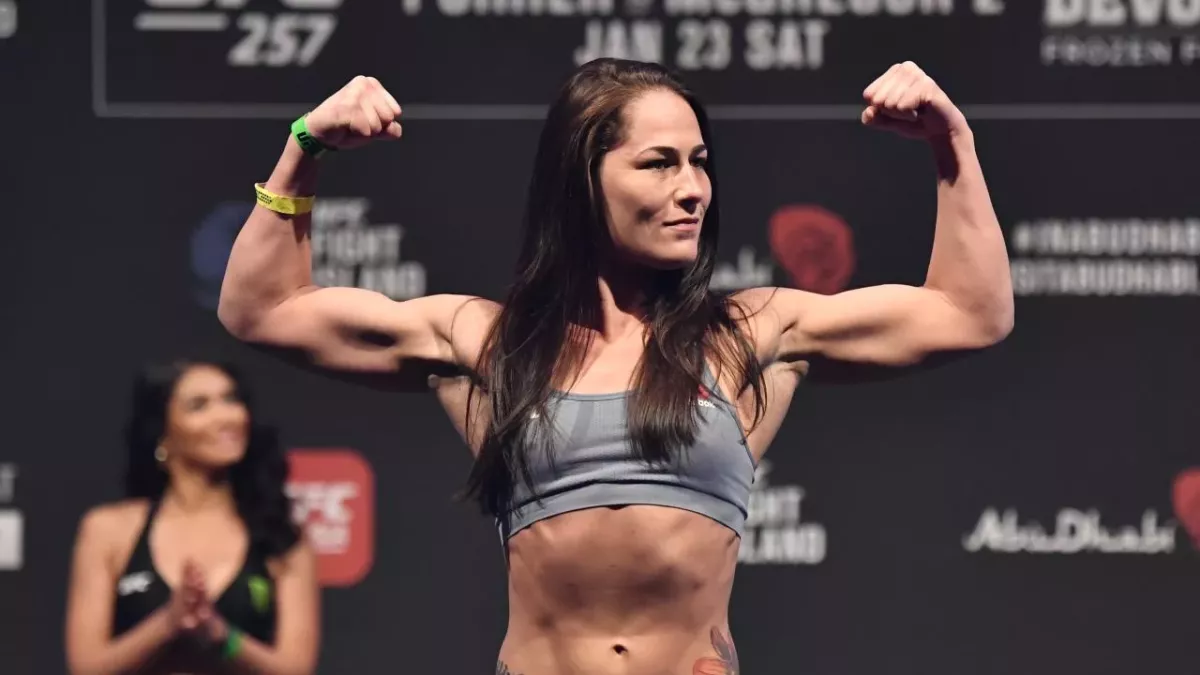 La combattante de MMA Jessica Eye lors de la pesée d'un évènement UFC 