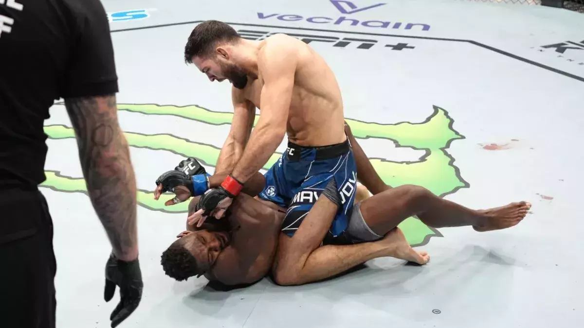 Nassourdine Imavov a maitrisé Joaquin Buckley pour s'imposer à l'UFC Paris. 