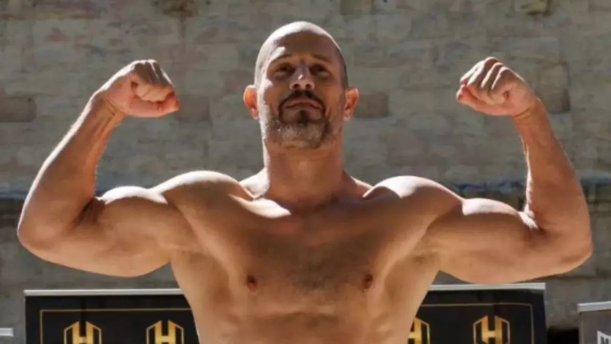 GregMMA lors de la pesée officielle avant son combat contre Locicero. 