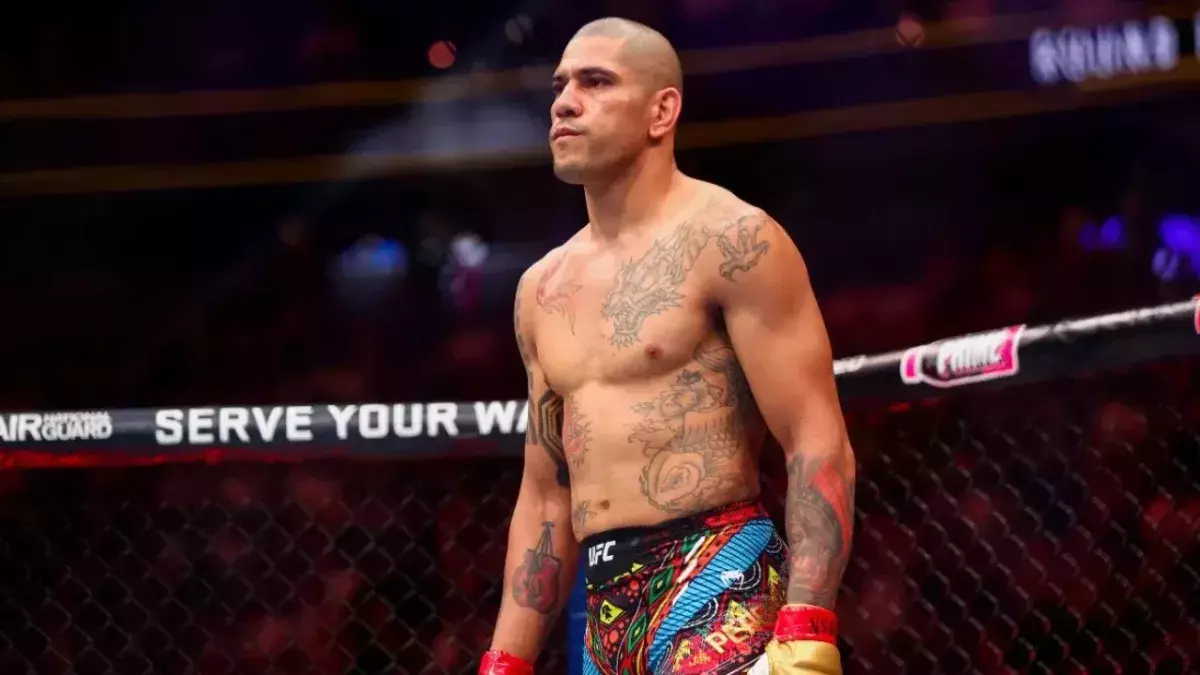 Alex Pereira dans la cage de l'UFC