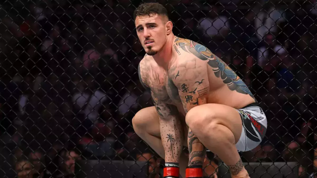 Aspinall dans la cage de l'UFC