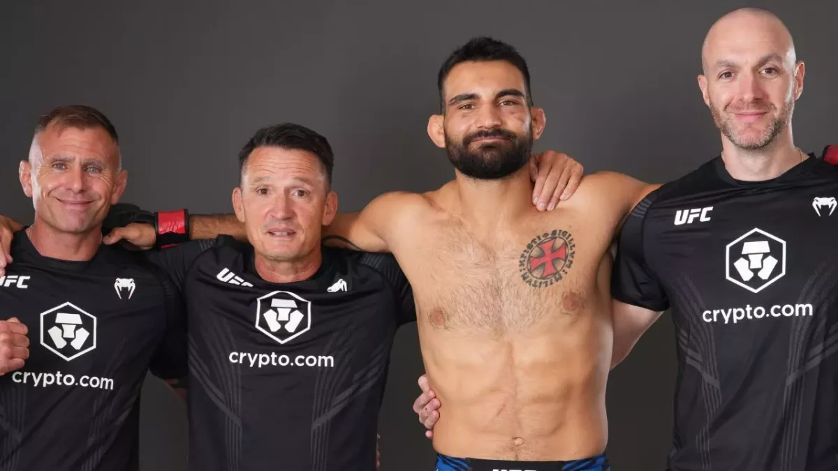 Benoit Saint-Denis accompagné de son coach principal Daniel Woirin, de son entraineur de sol Christophe Savoca, ainsi que son manager Guillaume Peltier. 