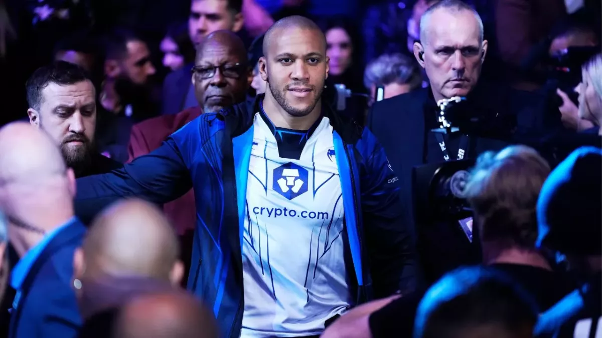 Ciryl Gane aura un long chemin à parcourir pour espérer décrocher une ceinture à l'UFC. 