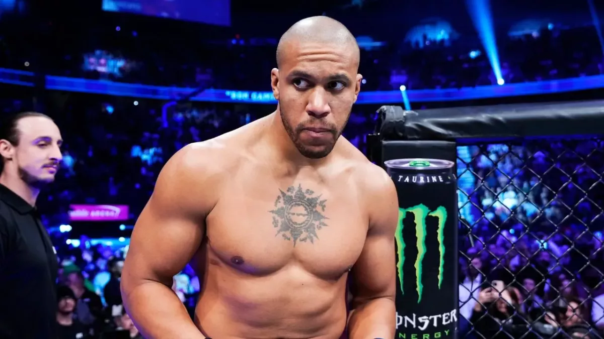 Ciryl Gane lors de son entrée à l'UFC 285. 