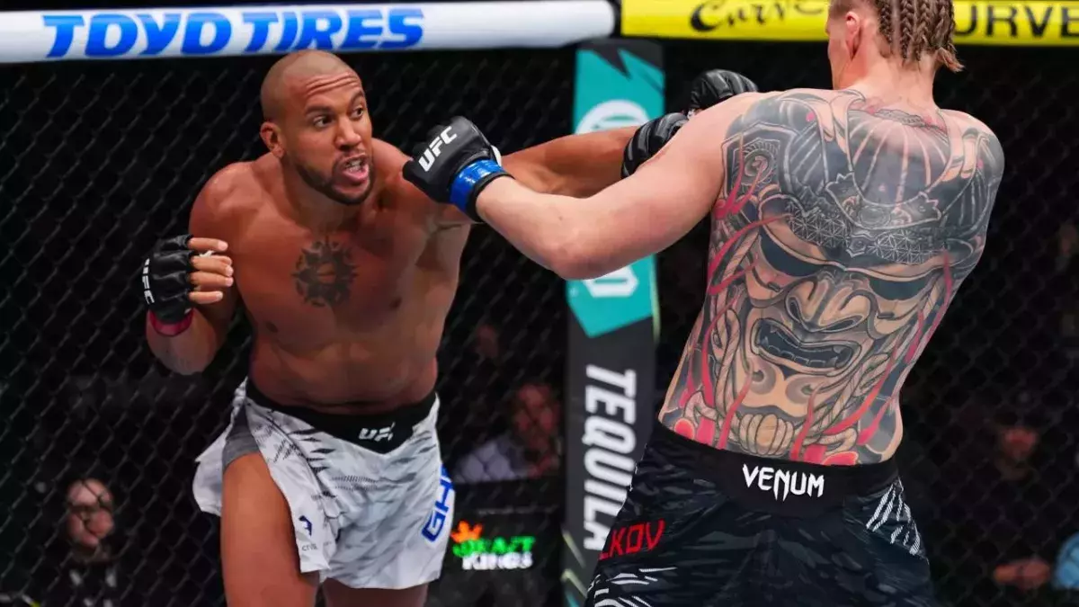 Ciryl Gane s'est dit "frustré" de sa performance contre Volkov à l'UFC 310, malgré la victoire. 