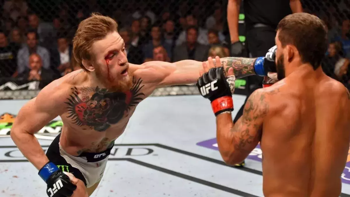 Conor McGregor face à Chad Mendes lors de l'UFC 189