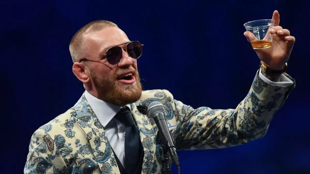 Conor McGregor lors de la conférence de presse de son combat face à Floyd Mayweather. 