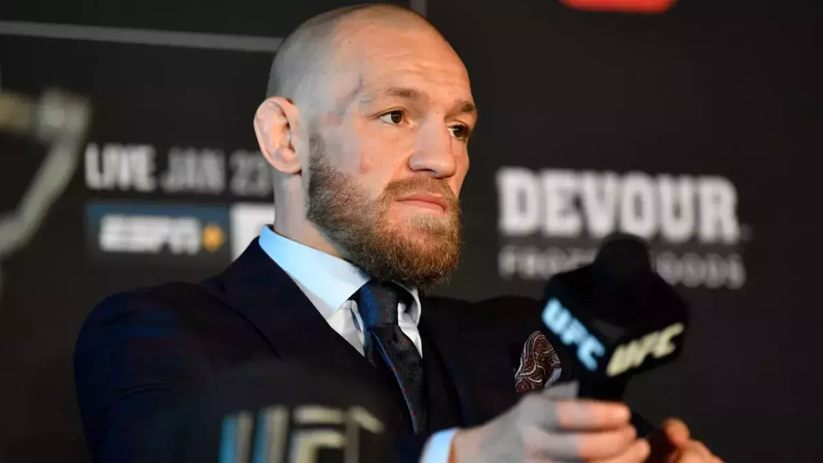 Conor McGregor à une conférence de presse de l'UFC