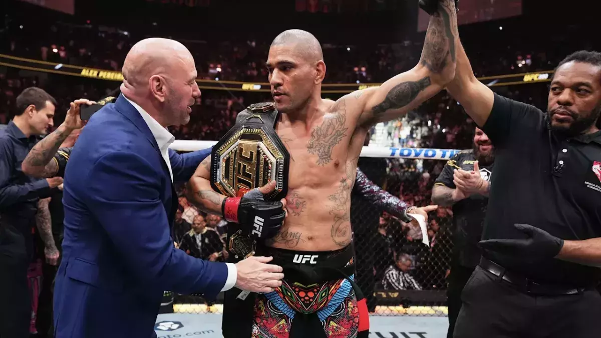 Dana White et Alex Pereira lors de l'UFC 300.