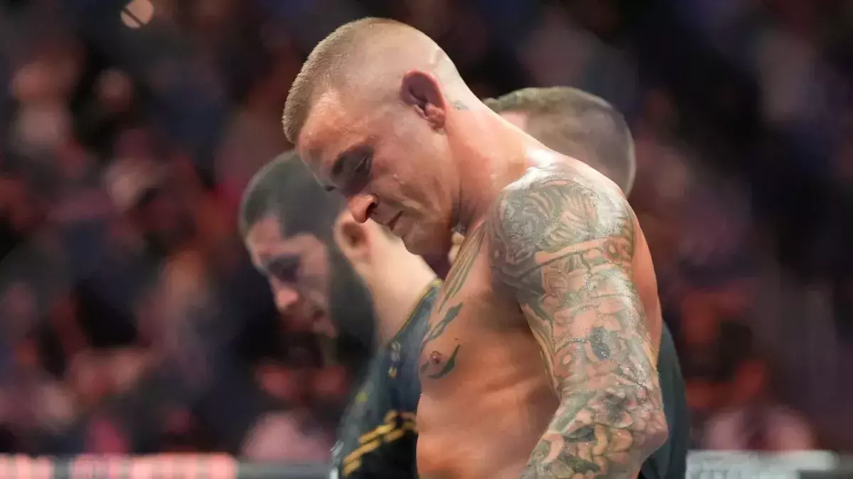 Dustin Poirier dans la cage de l'UFC
