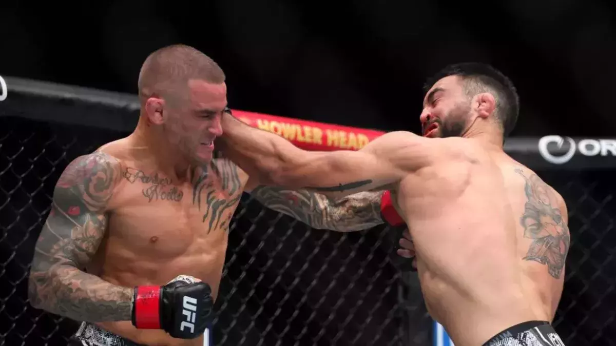 Dustin Poirier et Benoit Saint-Denis dans la cage 