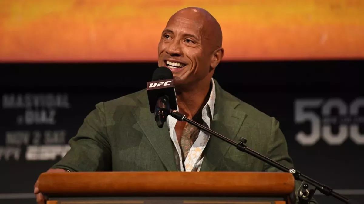 Dwayne Johnson est un grand fan de MMA et de l'UFC. 