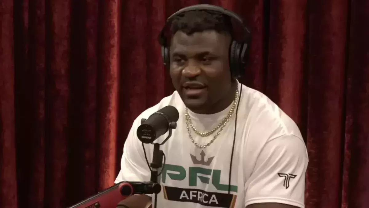 Francis Ngannou dans l'émission The Joe Rogan Experience