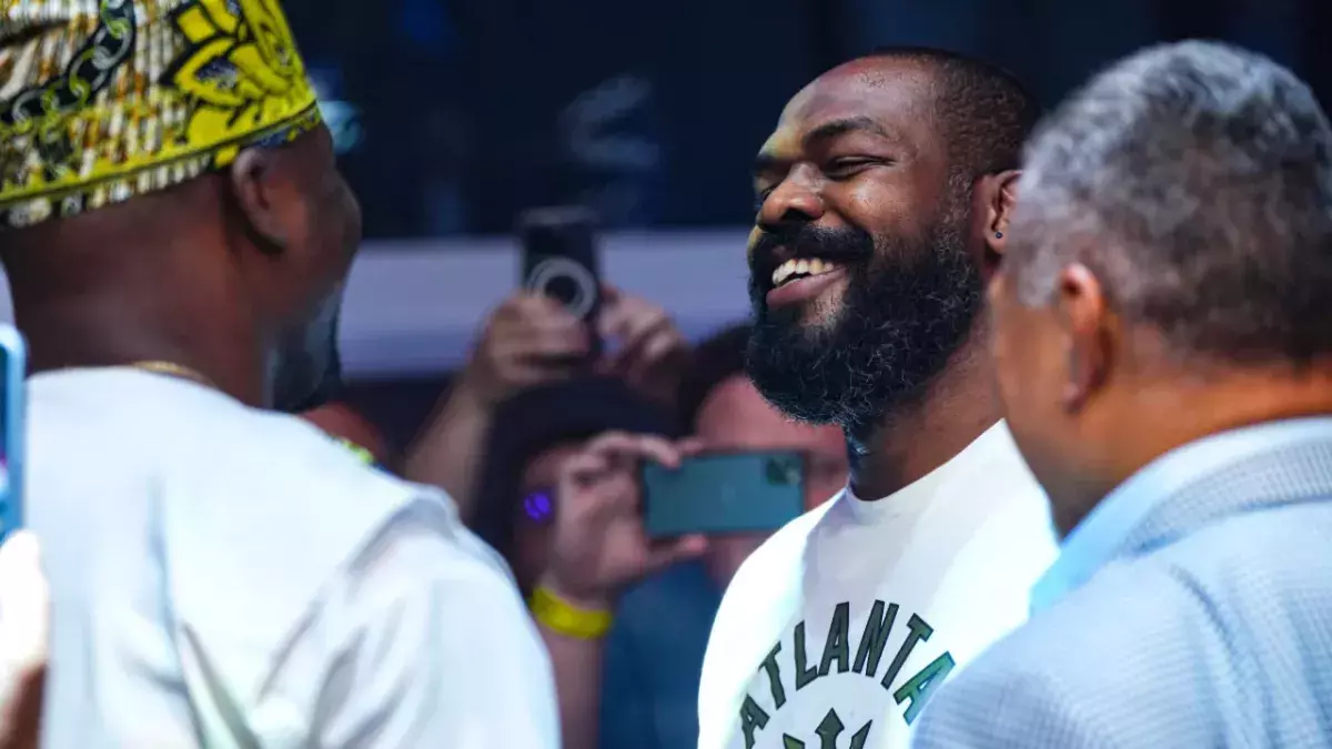 Francis Ngannou et Jon Jones 