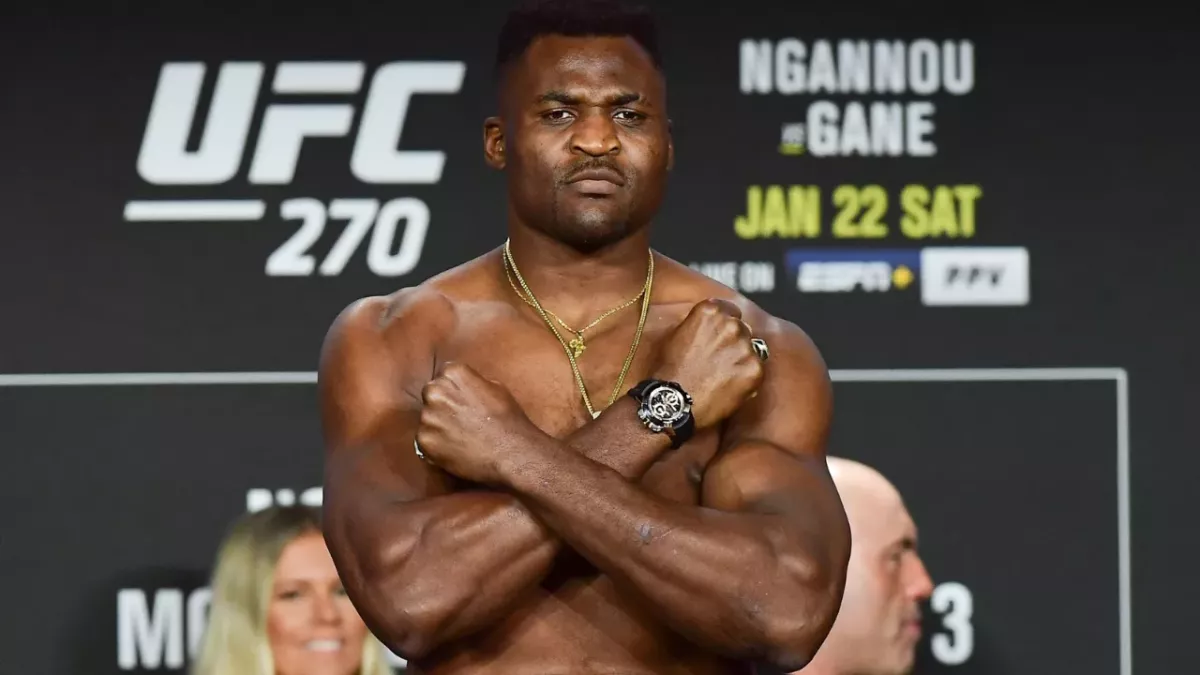 Francis Ngannou à la pesée de l'UFC