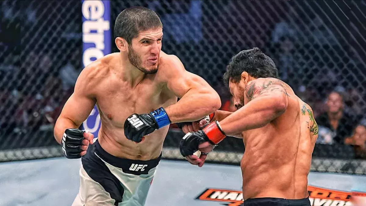 Islam Makhachev lors de sa seule défaite en carrière en MMA