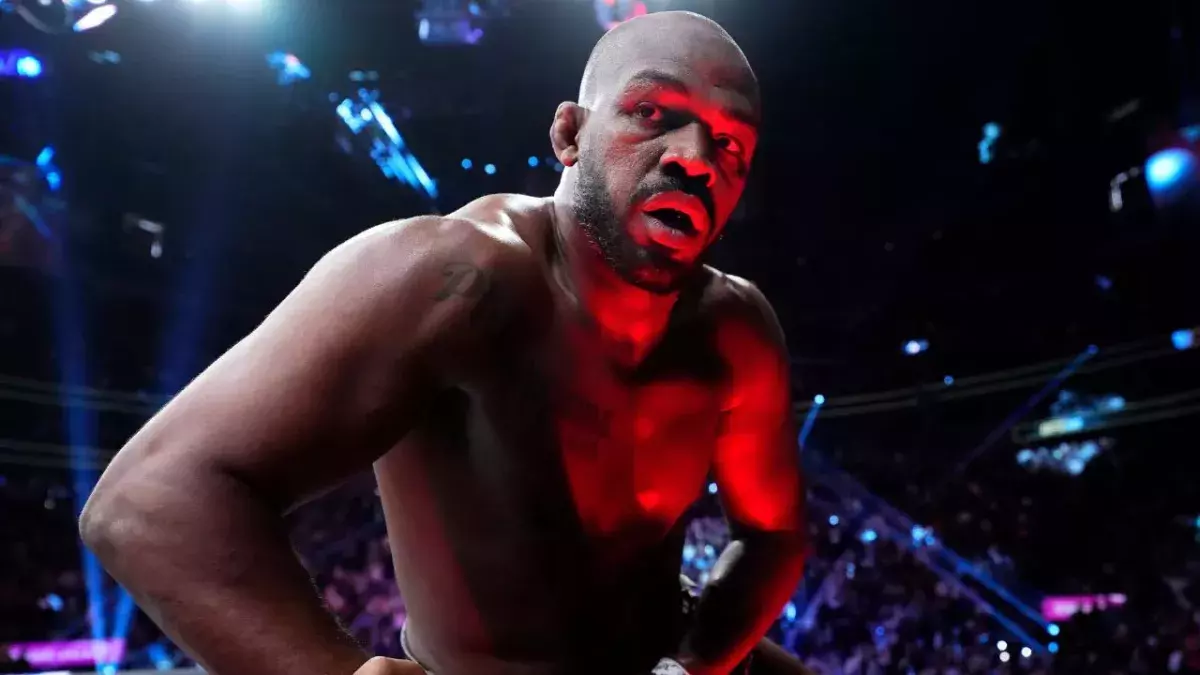 Jon Jones après sa victoire face à Ciryl Gane lors de l'UFC 285. 