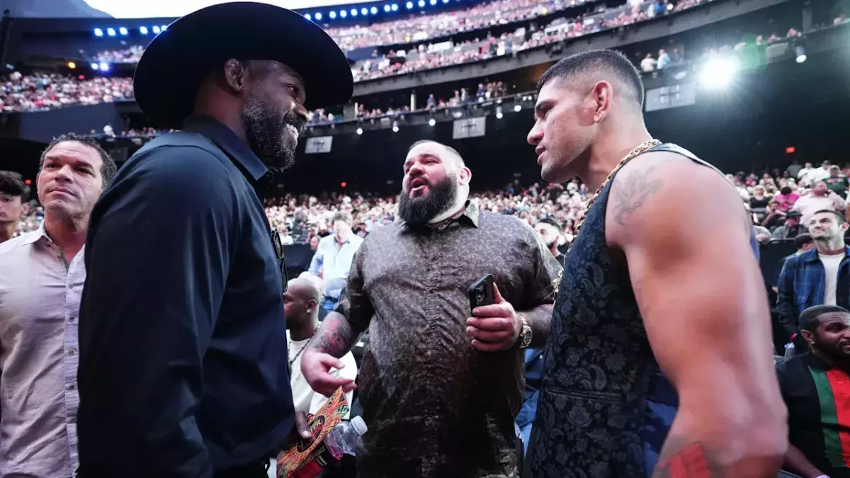 Jon Jones et Alex Pereira lors de l'UFC 306 à Riyad.